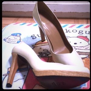 Stuart Weitzman Cream/Off White Pumps